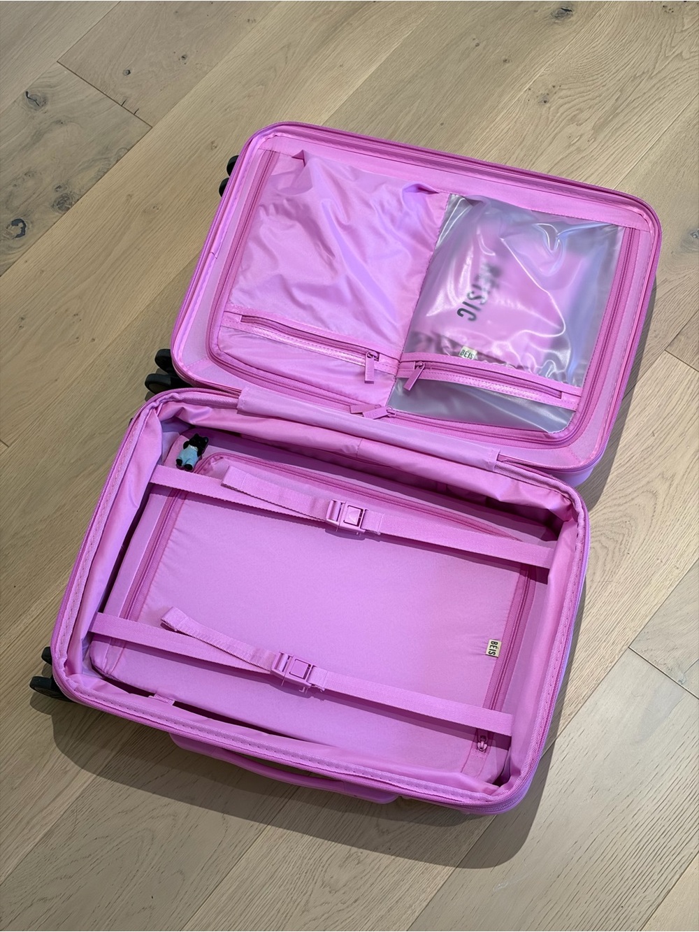 Carry-On Roller in Raspberry - Picture 4 of 5